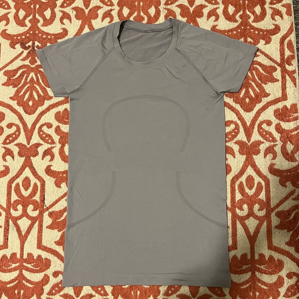 Lululemon Women’s Swiftly Tech Short Sleeve Tee, Purple, Size 6